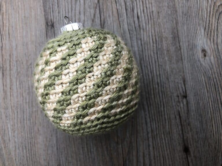 Mint Swirl Christmas Bauble Free Crochet Pattern
