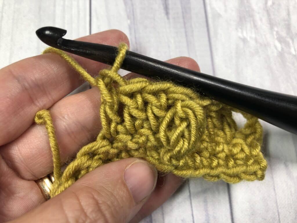 leaf stitch and double crochet stitch