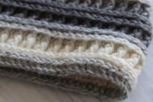 close up of misty cowl crochet stitches
