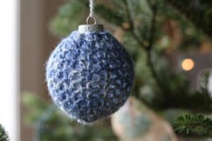 classic looking crochet Christmas ornament, blue, Christmas tree