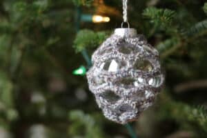 crochet Christmas ornament with honeycomb stitch