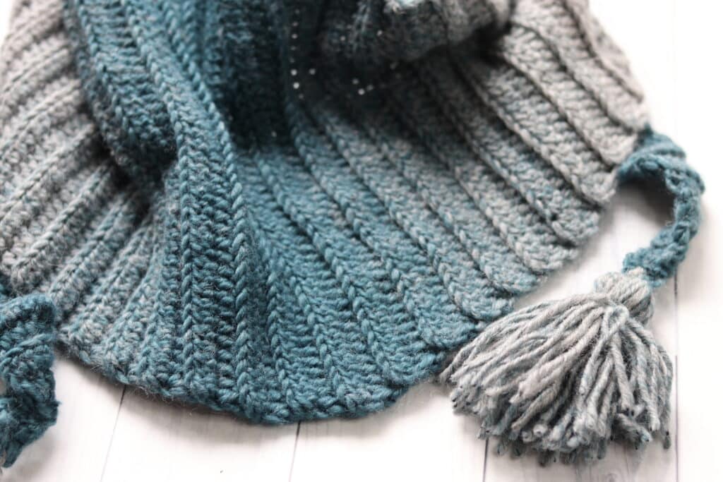 winter hues crochet scarf close up