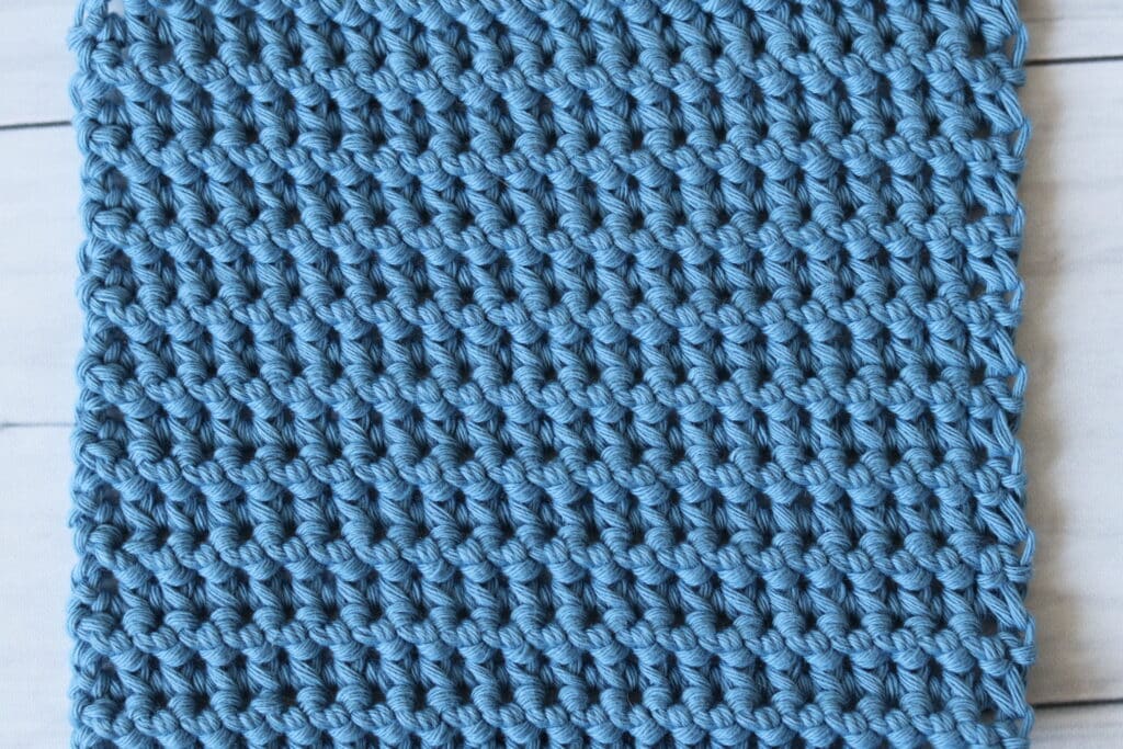 close up of the paired single crochet stitch