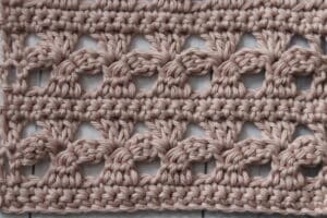 the aligned shamrock stitch worked in pink yarn