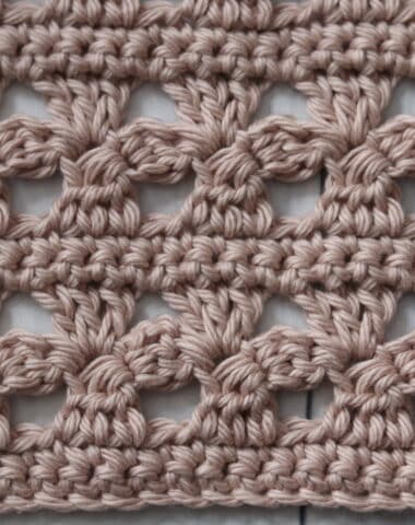 the aligned shamrock stitch worked in pink yarn