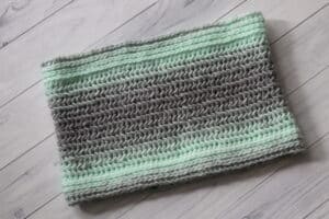 the crochet glacier cowl in grey and mint coloured yarn