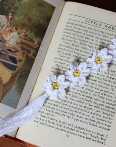 A Crochet Bookmark featuring 5 small white flowers with yellow centres