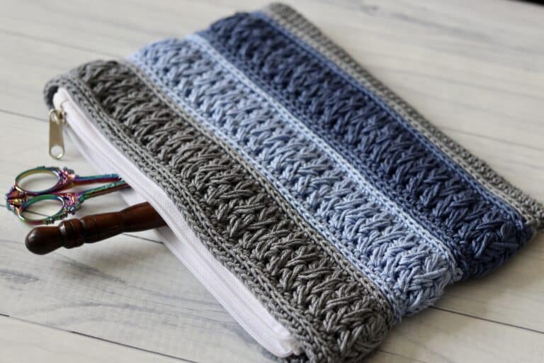 On Trend Zippered Bag Crochet Pattern