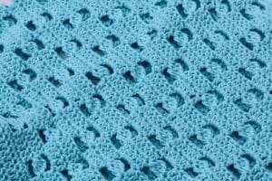 Close up of the stitch pattern in the raindrop market bag crochet pattern
