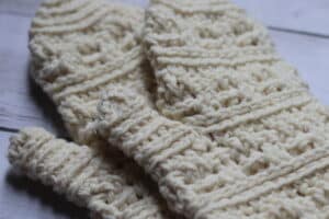 close up of crochet stitches featured in the Drew Mittens
