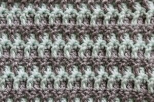 A Swatch of the Zipper Stitch crochet pattern in two colours of yarn